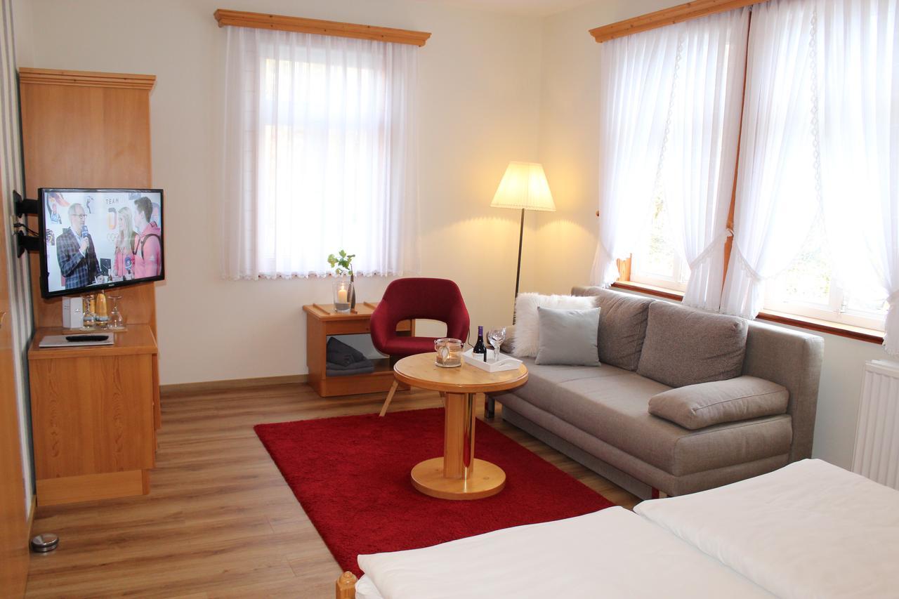 Ferien- Und Wellnesshotel Waldfrieden ヒッツアッカー エクステリア 写真